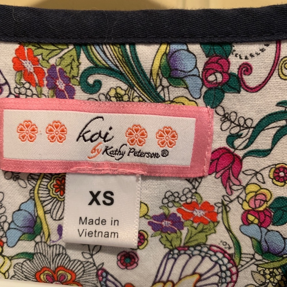 Scrub top - Picture 4 of 4
